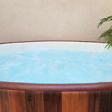 Maison 4 I Jacuzzi I Netflix I 10 Couchages Max I Centre Saint-Omer (Pas-de-Calais)